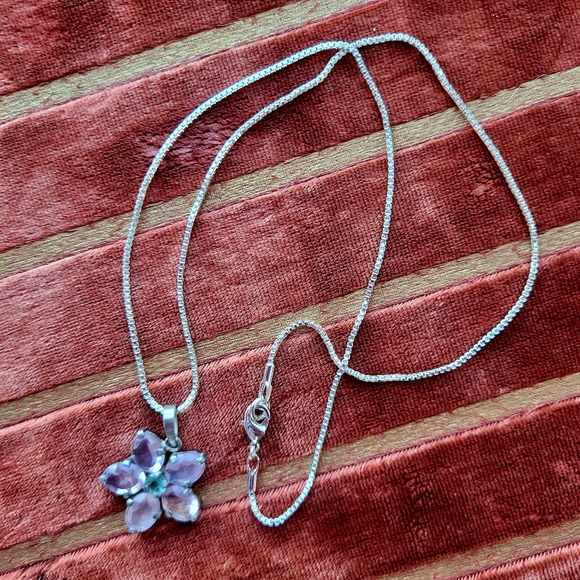 Vintage Flower Necklace - Picture 8 of 8